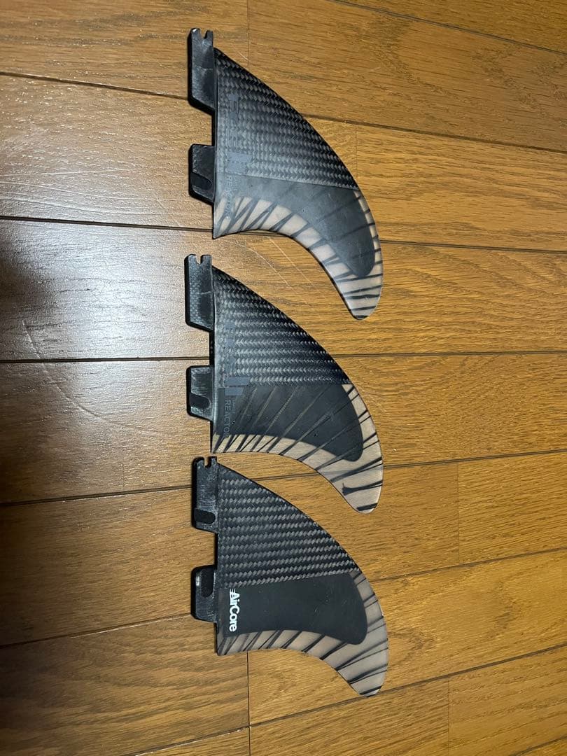 FCS II Reactor トライフィン カーボンファイバー Lサイズ FCS_2024_Thruster_Pyzel_Front_