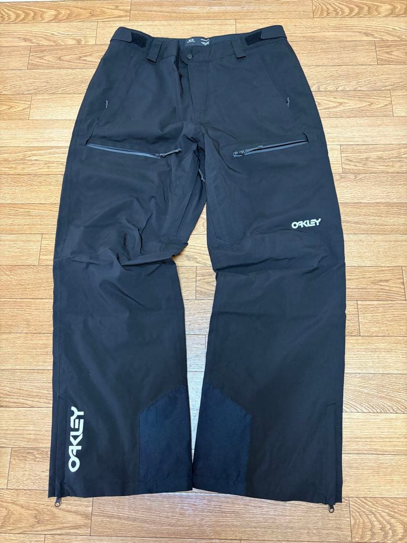 OAKLEY ブラック スノーボードパンツ XL 使用数回　美品 OAKLEY ブラック スノーボードパンツ XL 使用数回 美品