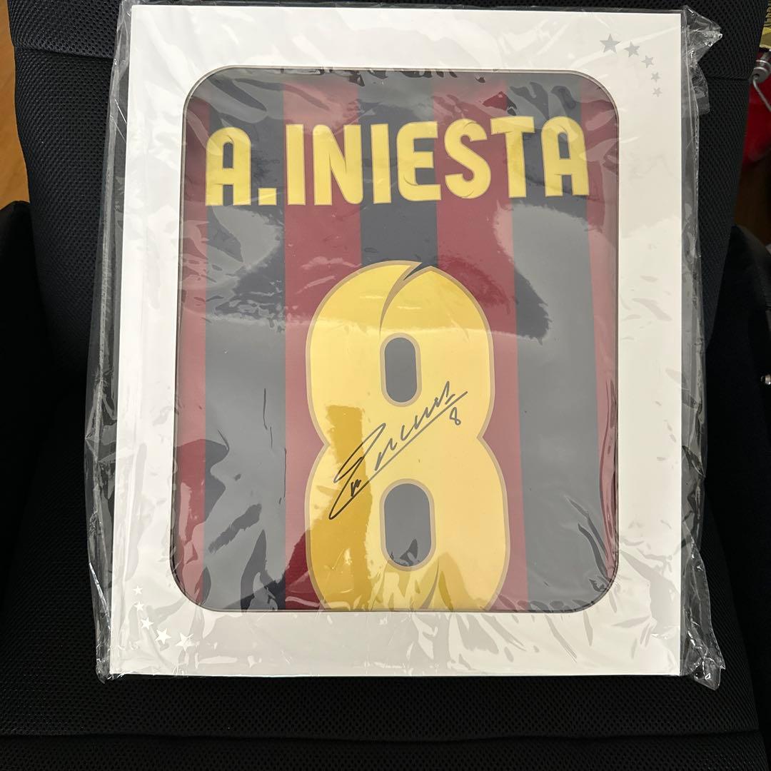A. INIESTA サイン入り記念品 背番号8 ヴィッセル神戸 ニュース/レポート : 「#8HereToStay グッズ」第2弾