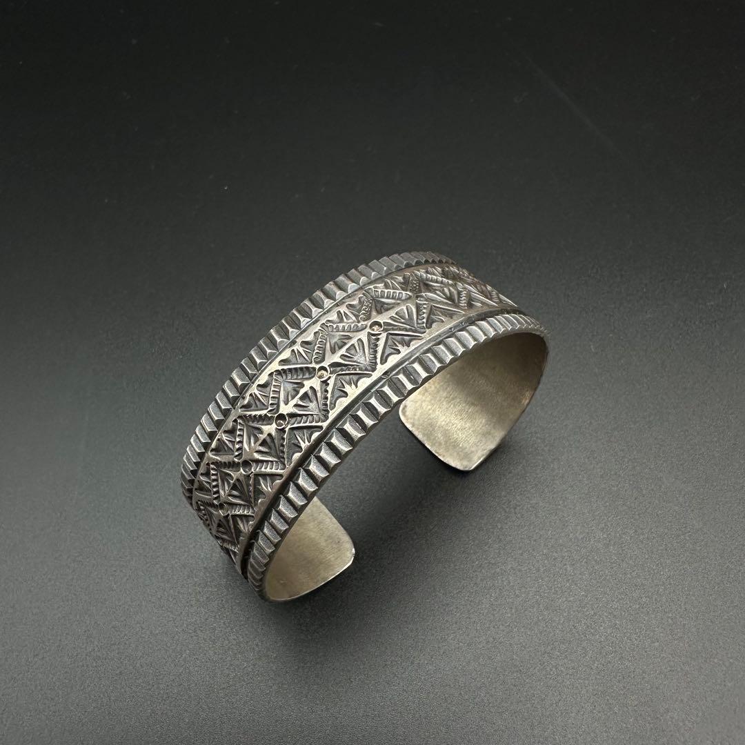 NAVAJO Leonard Maloney スタンプワーク バングル インディアンジュエリー ナバホ スタンプワーク バングル LEONARD