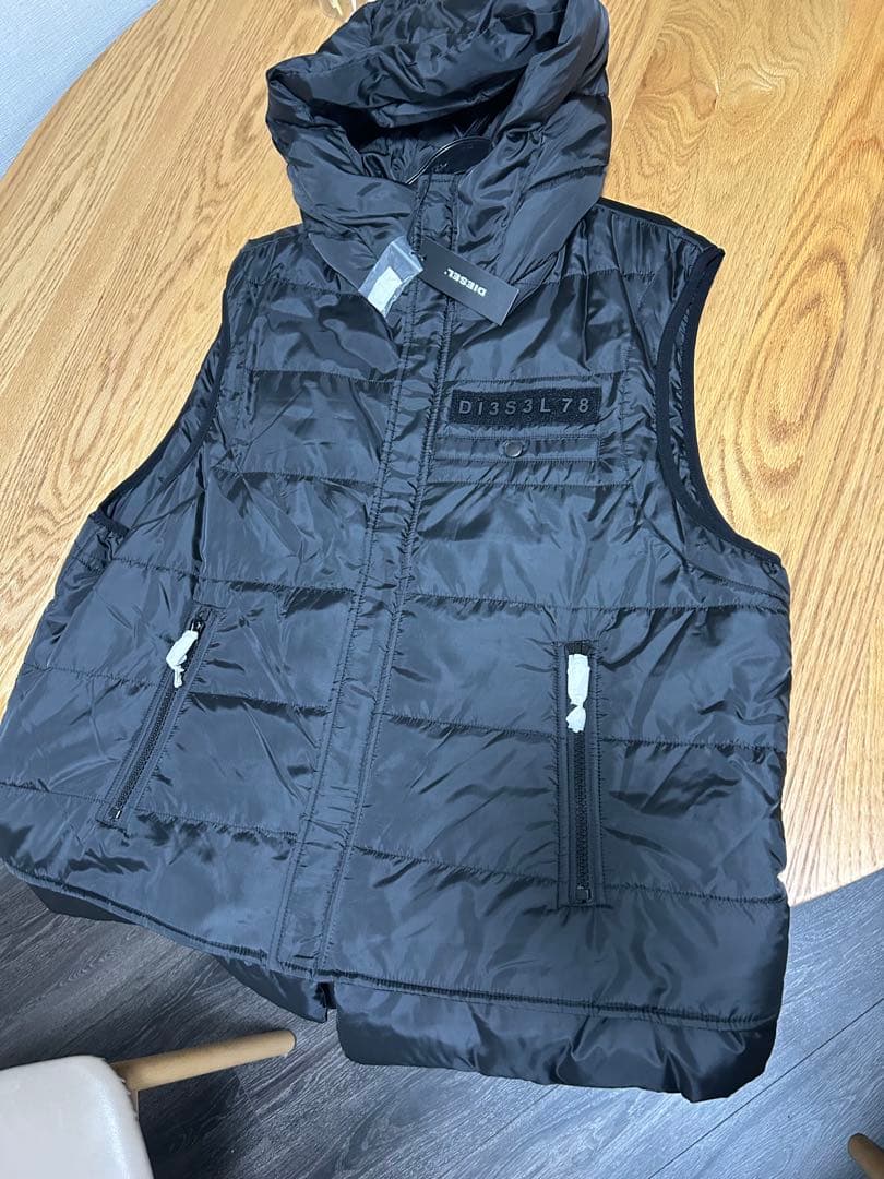DIESEL ブラック ダウンベスト フード付き　L DIESEL（ディーゼル）の「メンズ ダウン ベスト（ダウンベスト）」 - WEAR