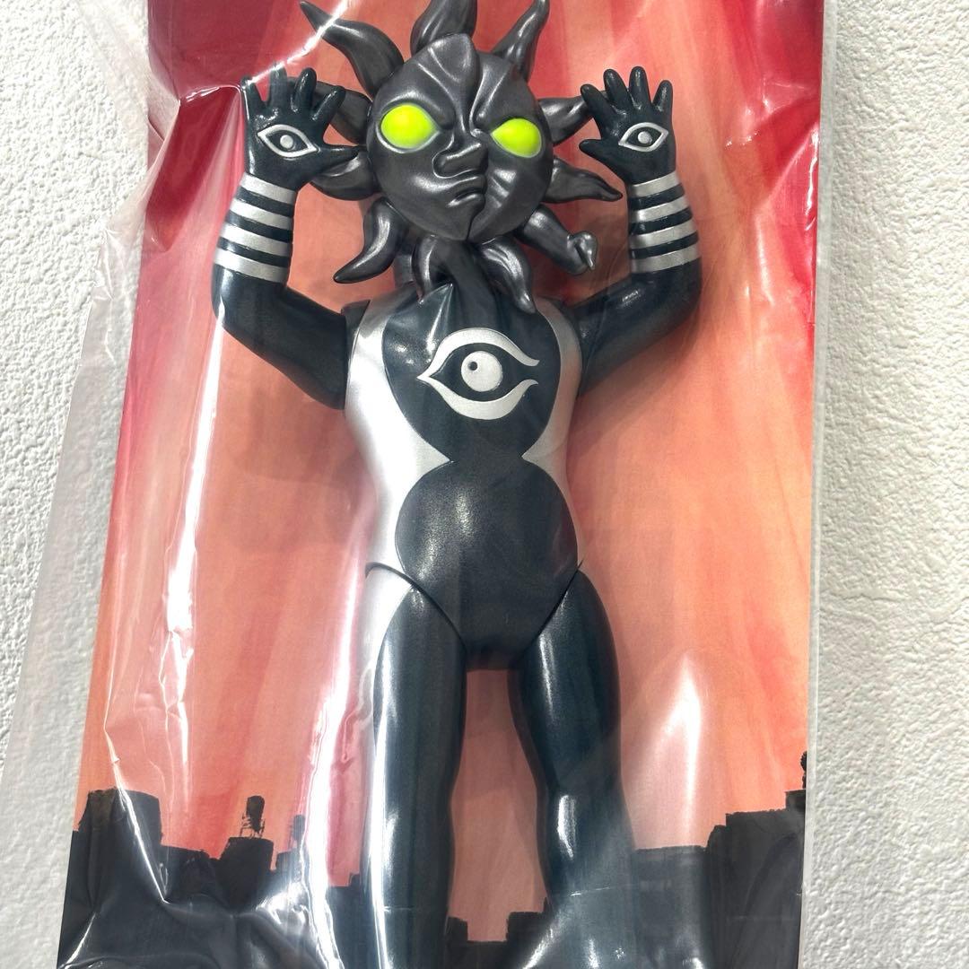 超復刻版タローマンソフビ人形 (ブラックタローマン) / タローマン