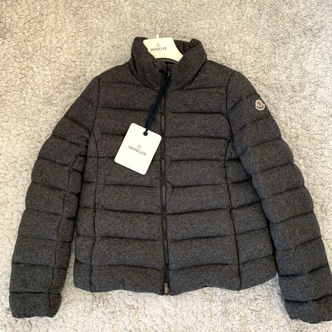 《美品》モンクレール　ライトダウンジャケット