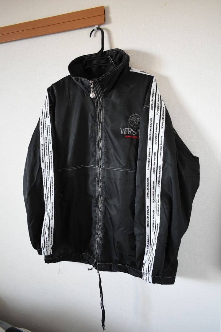 OLD VERSACE jeans 刺繍 ナイロンジャケット ブラック VERSACE ヴェルサーチ ナイロン ジャケット コーチジャケット ジップ