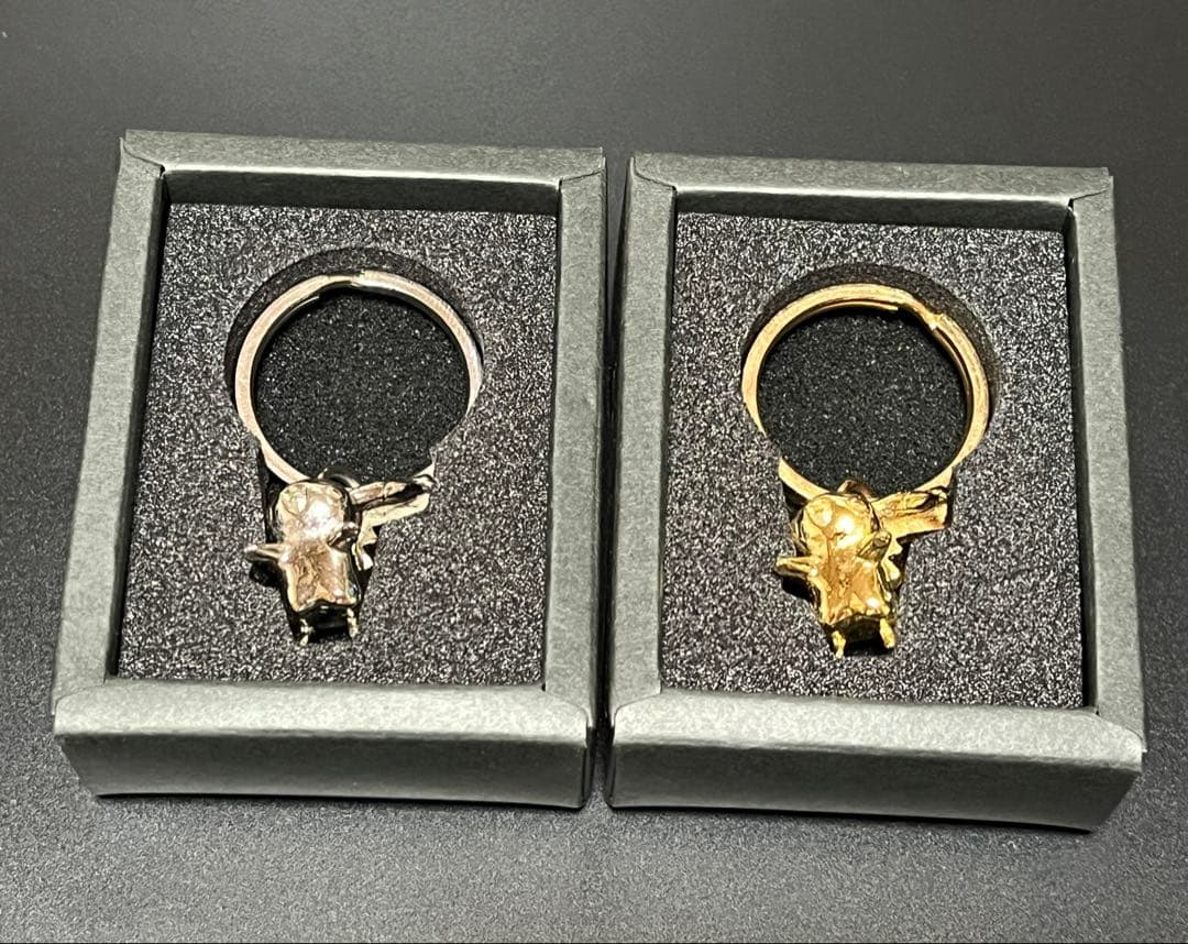 希少・非売品】金銀メッキ ピカチュウ キーホルダーセット - メルカリ