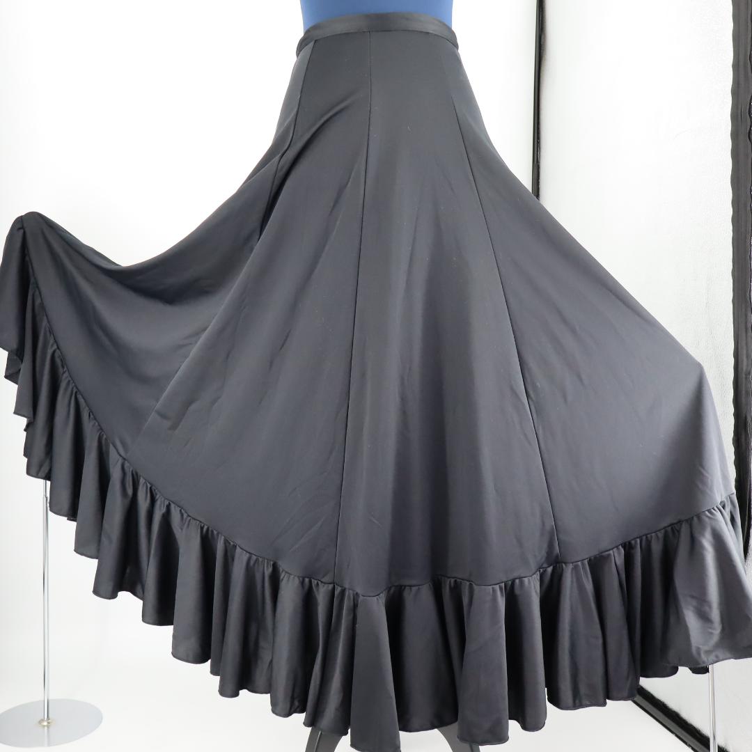 美品 フラメンコ衣装】オールブラック ファルダ 大きく広がる裾