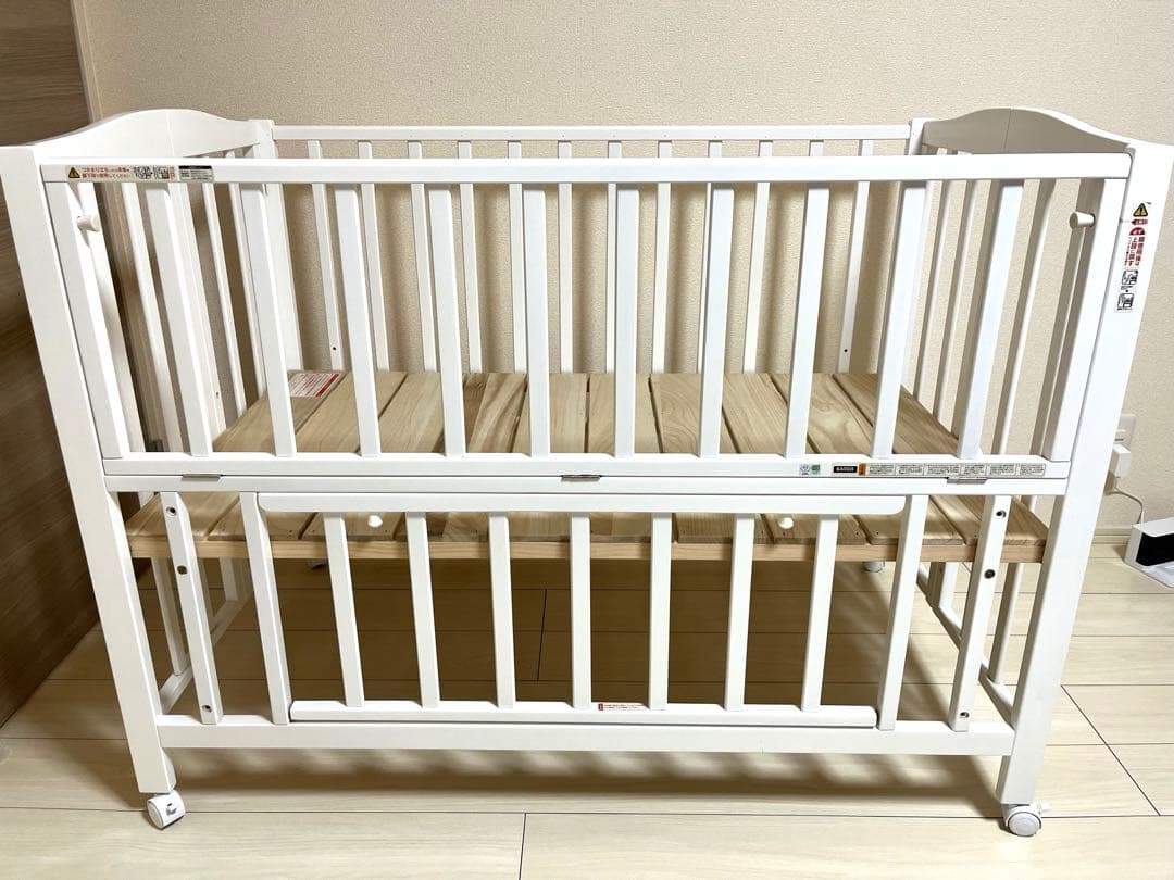 カトージ ベビーベッド 折りたたみ レギュラーサイズ ホワイト ベビーベッド 折りたたみ レギュラーサイズ（ホワイト）」について