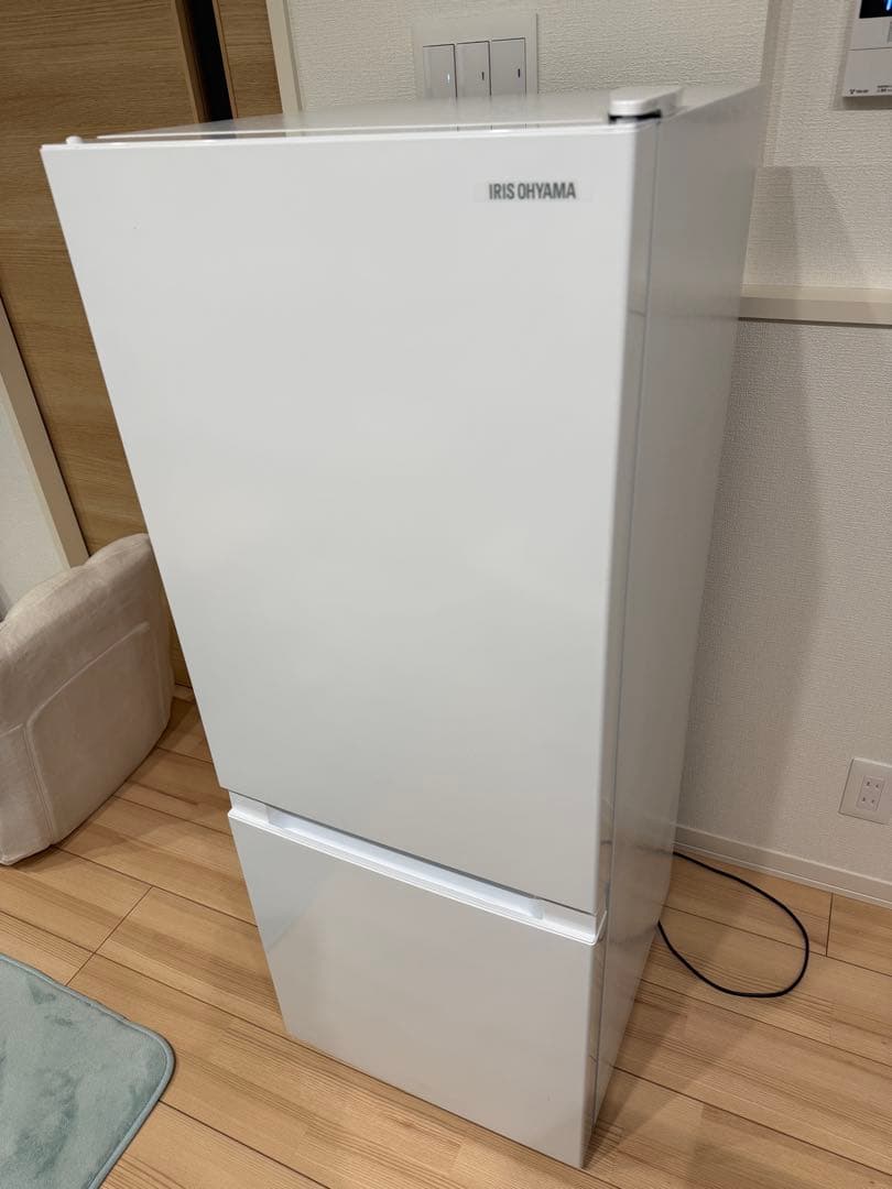 【極美品】2024年製 冷蔵庫 小型 133L IRSD-13A-W 楽天市場】[400円OFFクーポン/くらしにプラス] 冷蔵庫 一人暮らし 2人
