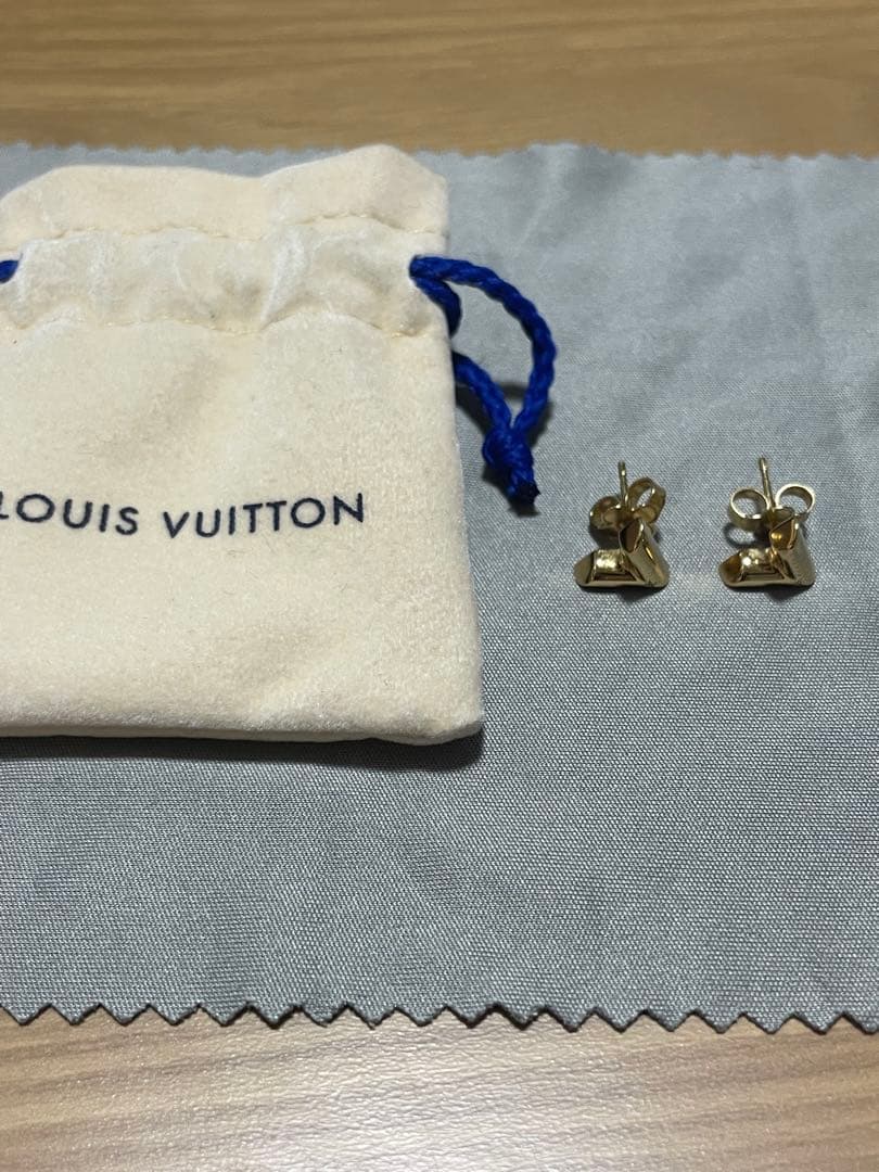 LOUIS VUITTON エセンシャルV ルイヴィトン】ネックレス・エセンシャル V ピンクゴールド (Louis