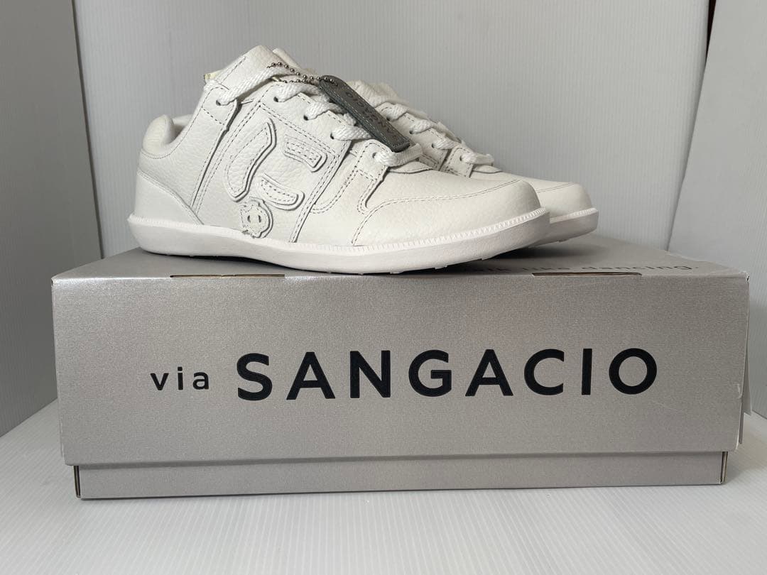 にゅ～ずvia SANGACIO COM WHITE - メルカリ