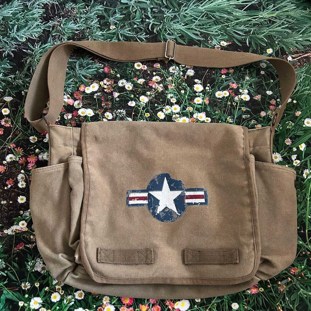 カーキ ミリタリー風 メッセンジャーバッグ 星マーク付き y2k カーキ ミリタリー風 メッセンジャーバッグ 星マーク付き y2k