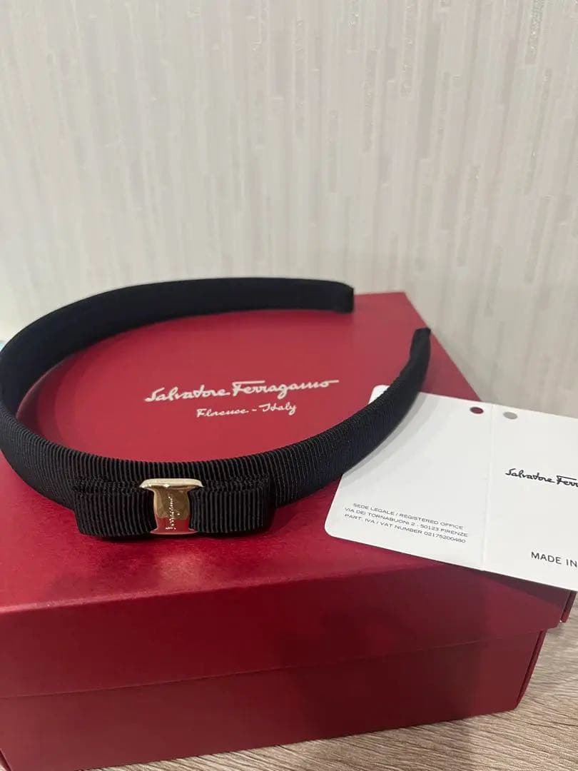 新品★Salvatore Ferragamo ブラック　シルバー　カチューシャ FERRAGAMO（フェラガモ） サルヴァトーレ Salvatore Ferragamo