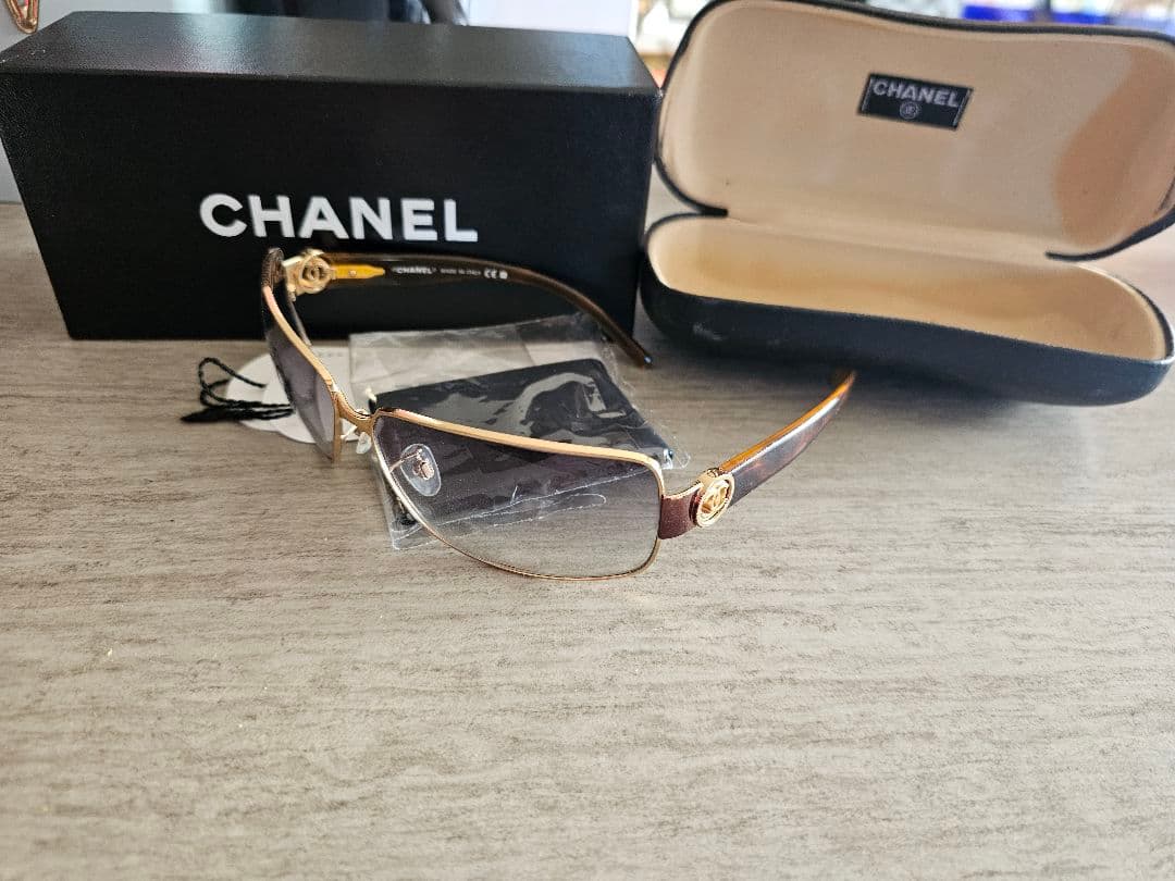 た*や様 CHANEL ゴールドロゴ ブラウンサングラス た*や様 CHANEL ゴールドロゴ ブラウンサングラス た*や様 CHANEL
