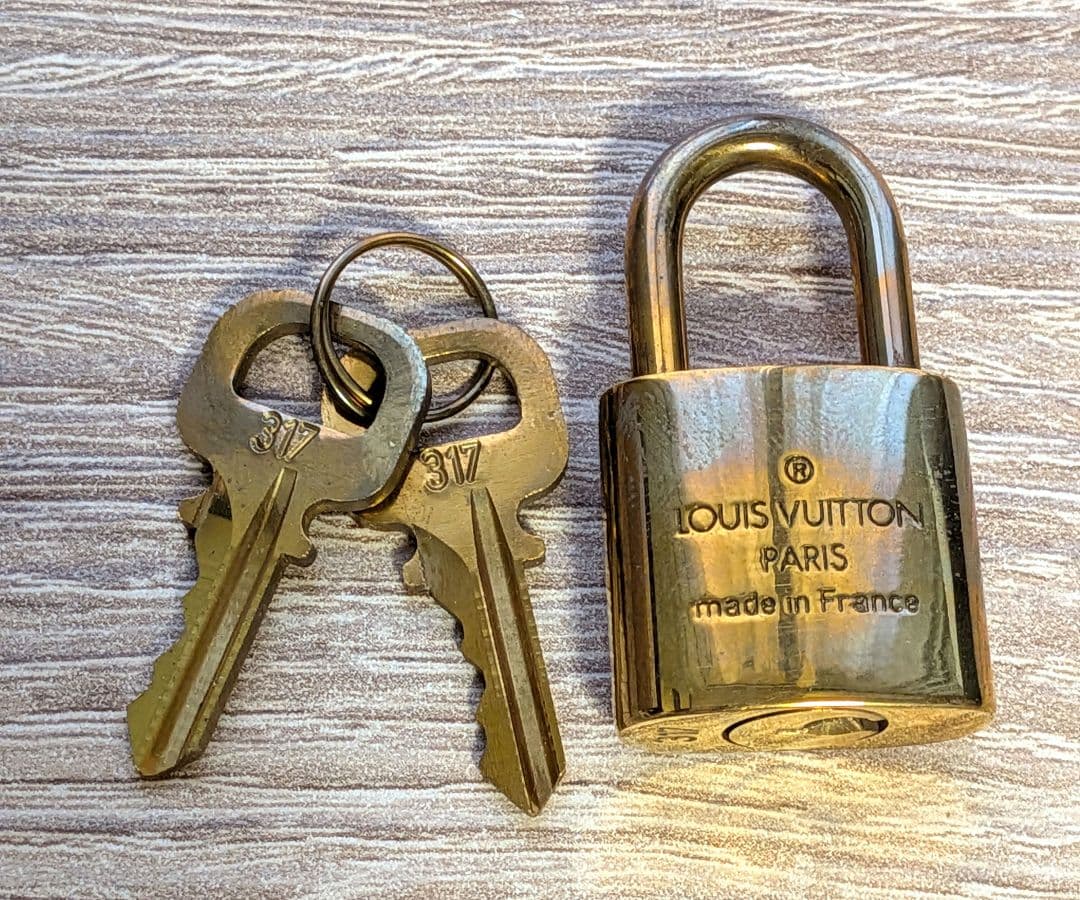 ルイヴィトン LOUIS VUITTON カデナ パドロック 南京錠 鍵 317 - メルカリ