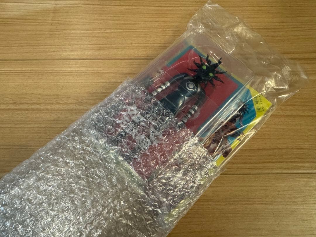 ベンダブルアクションフィギュア ブラックタローマン」付き