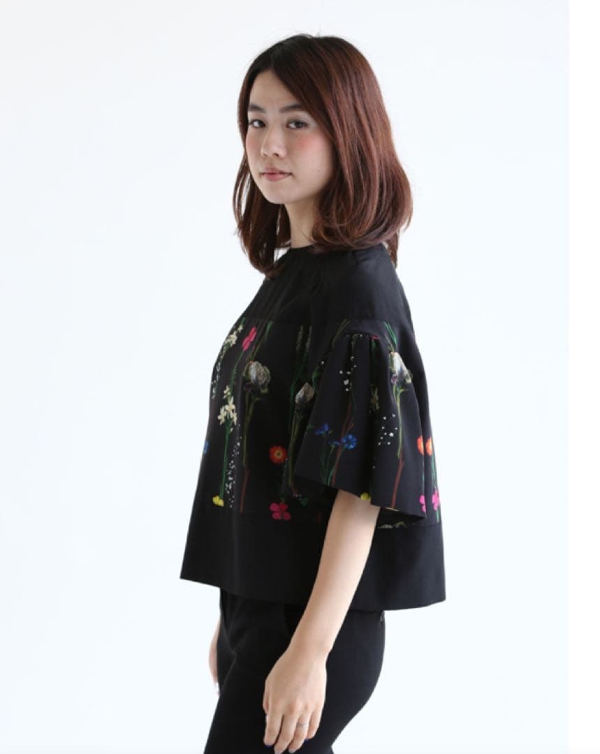 即完売品　アキラナカ　タックスリーブプルオーバー　花柄　黒　36