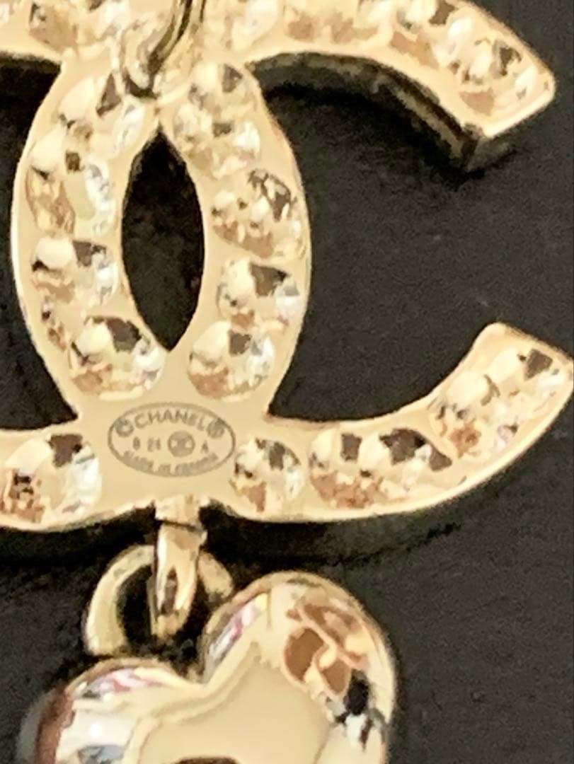 CHANEL 片耳 ゴールドトーン ハートチャームピアス