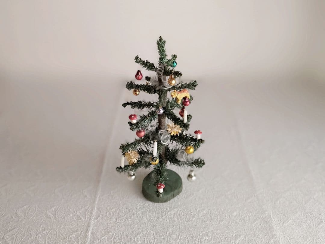 * antique ❀ キュートなオーナメント達と 本物のキャンドル * ツリー antique ❀ キュートなオーナメント達と 本物のキャンドル * ツリー