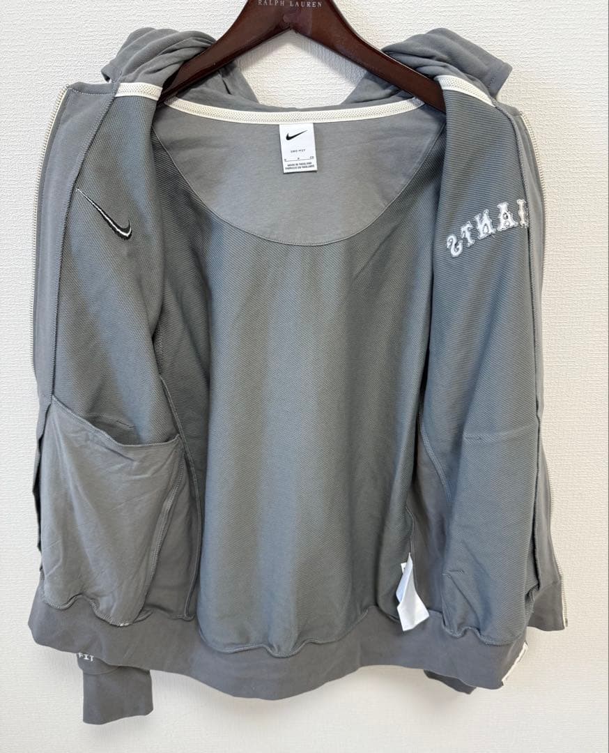 読売ジャイアンツ ナイキ グレー プレーヤートラベルフーディー サイズ