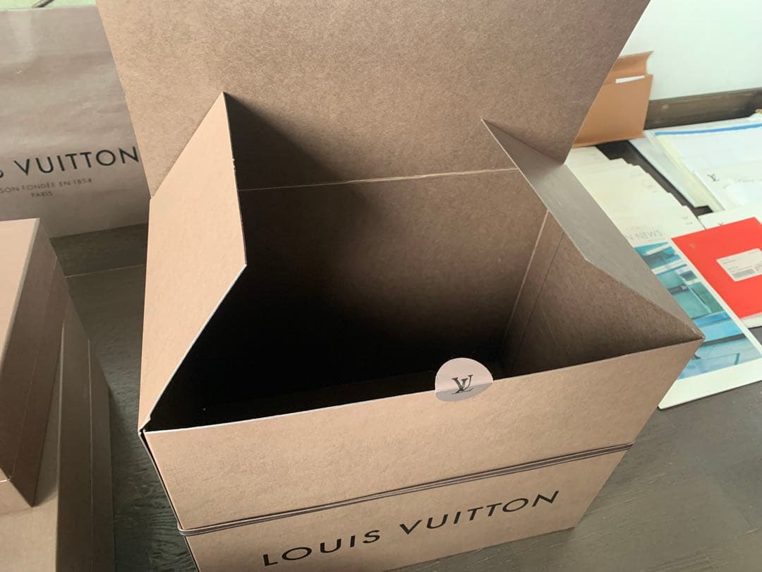 LOUIS VUITTON ギフト箱 ボックス 空箱 ルイヴィトンbox 紙袋 - メルカリ