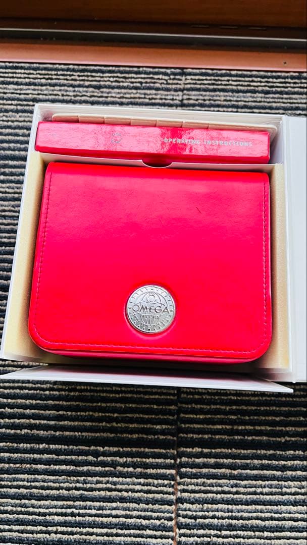 OMEGA 赤 レザー ケース - メルカリ