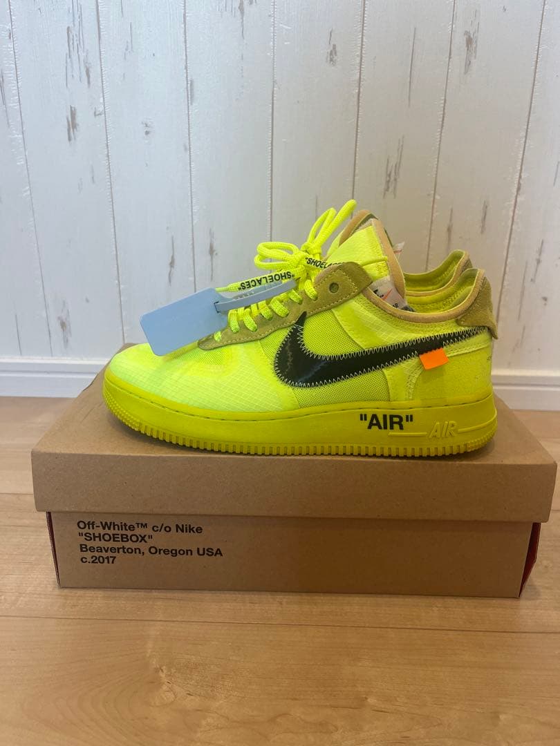 shoot14さん専用Off-White × Nike Air Force 1 オフホワイトxナイキのAF1“ユニバーシティーゴールド”の着用ビジュアル