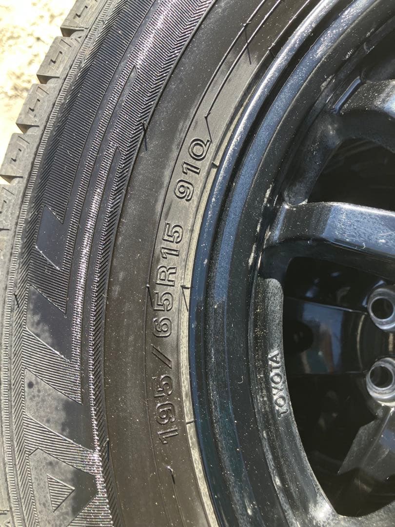 トヨタ30プリウス 純正ホイールスタッドレスセット195/65R15 - メルカリ