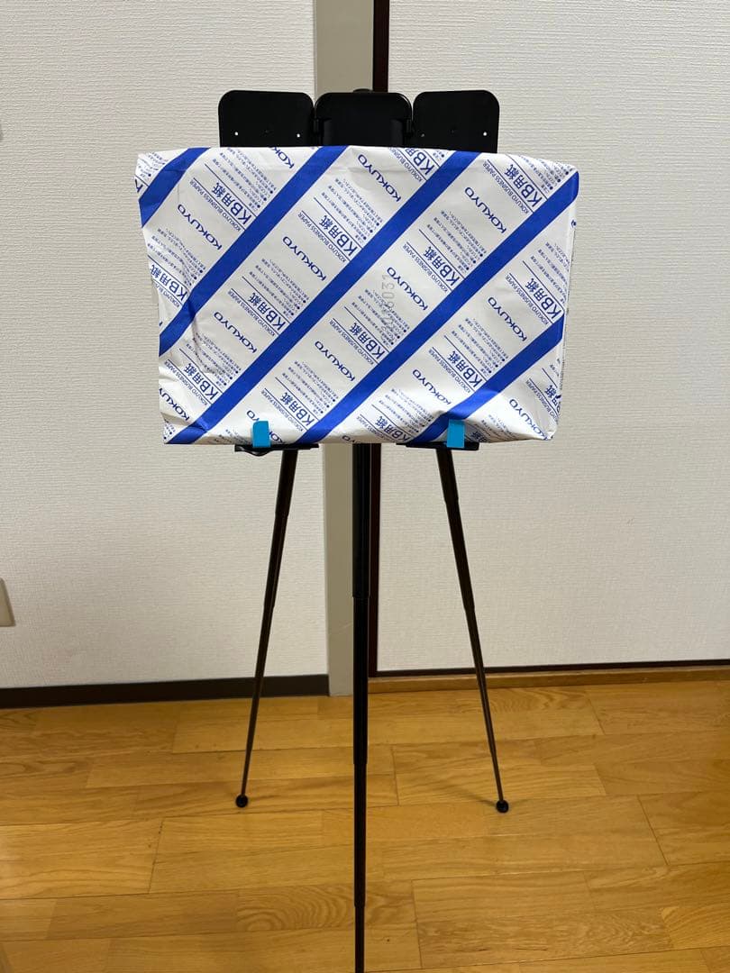 Wee Stand 超軽量＆コンパクトに折りたためるミニマルでポータブルな