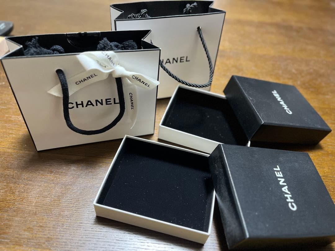 CHANELシャネル ボックス×2点 ショッパー×2枚 - メルカリ