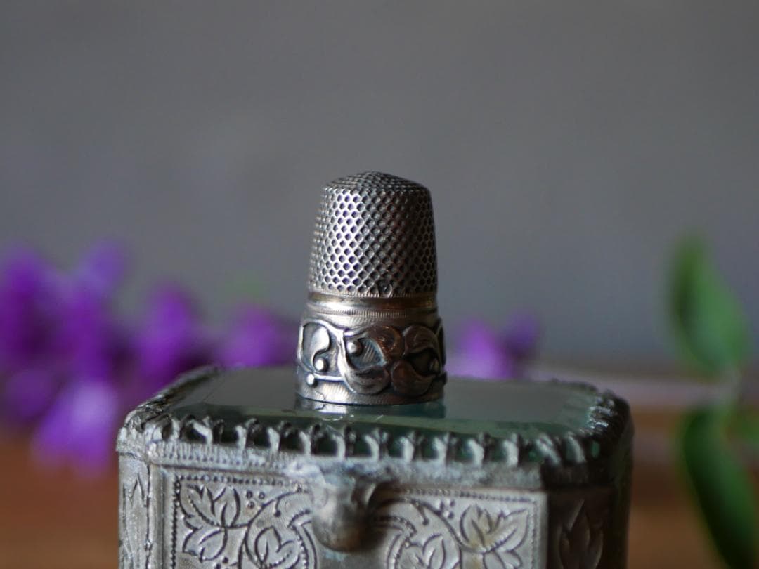 純銀　ヤドリギ　フレンチシルバー　指ぬき　フランスアンティーク　アンティーク 1900年頃 アンティーク ヤドリギ シルバー製 指ぬき 裁縫道具 : LES