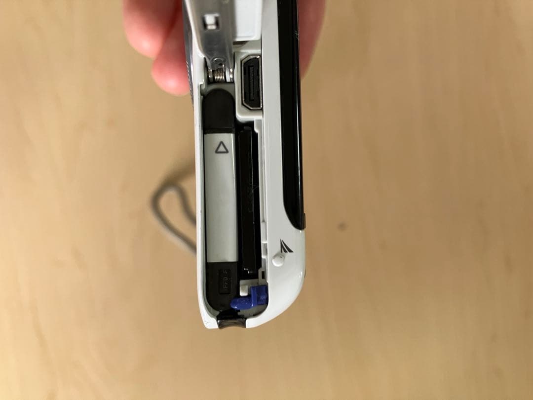 Sony Cyber-shot 16.2MP ホワイトとバッテリー2個含む付属品