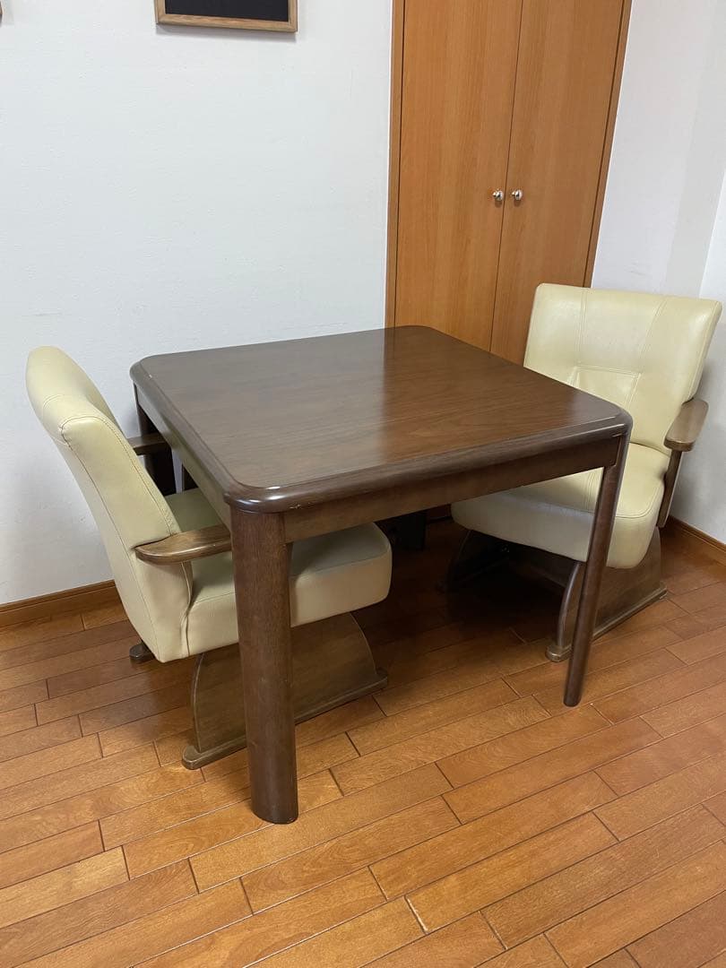 木製正方形テーブルこたつとアーム付きレザー椅子二脚セット布団二枚 楽天市場】ダイニングこたつセット 2人用 正方形 80cm×80cm こたつ