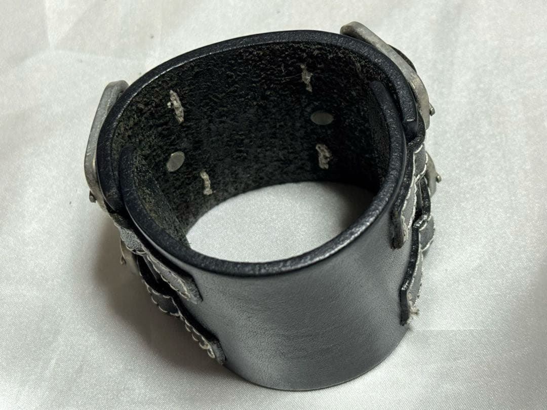 alice auaa ◇ レザーリストコルセット バングル 黒