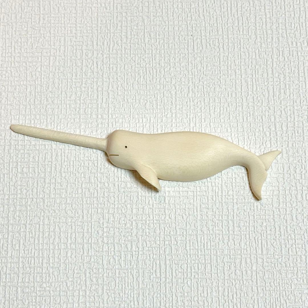 ナンタケットバスケット カービング イッカククジラ マイケルのカービング、 こちらは大きいサイズで全長105mm。 大きくて