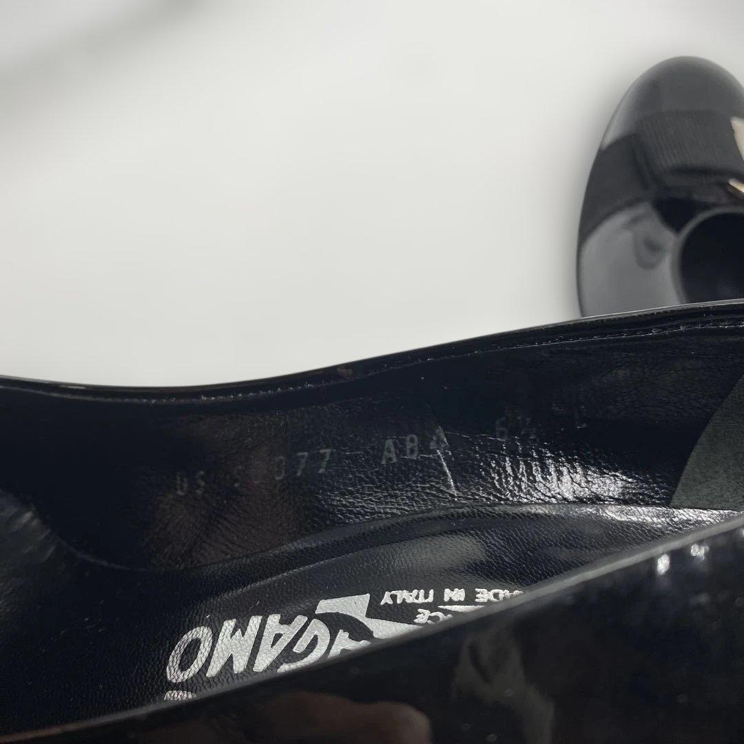 美品❤️フェラガモ　パンプス　23.5cm 6.5 ヒール　ヴァラ　リボン　黒　靴