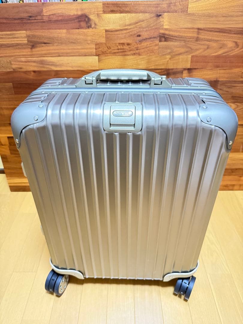 リモワ RIMOWA トパーズ チタニウム ゴールド 34リットル 4輪 リモワ RIMOWA トパーズ チタニウム ゴールド 34リットル 4輪 RIMOWA