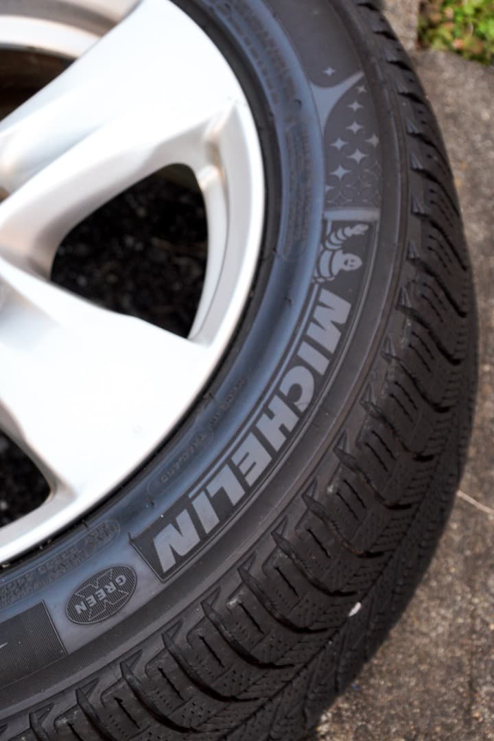 日産 エルグランド E52 スタッドレスタイヤ 215/55R16 純正アルミ