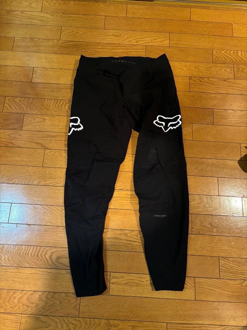 FOX DEFEND 32 ブラック レーサーパンツ