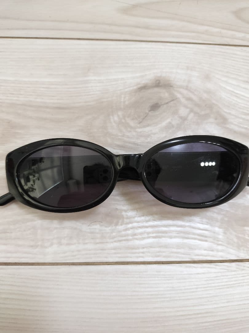 Gucci ブラック オーバル サングラス オーバル サングラス（低めのノーズブリッジ フィット） ・ブラック