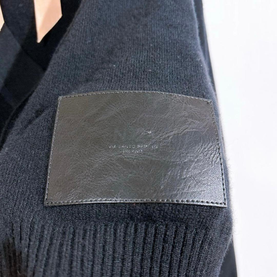 ヌメロヴェントゥーノ カーディガン Vネック ロゴ入り クロップド丈