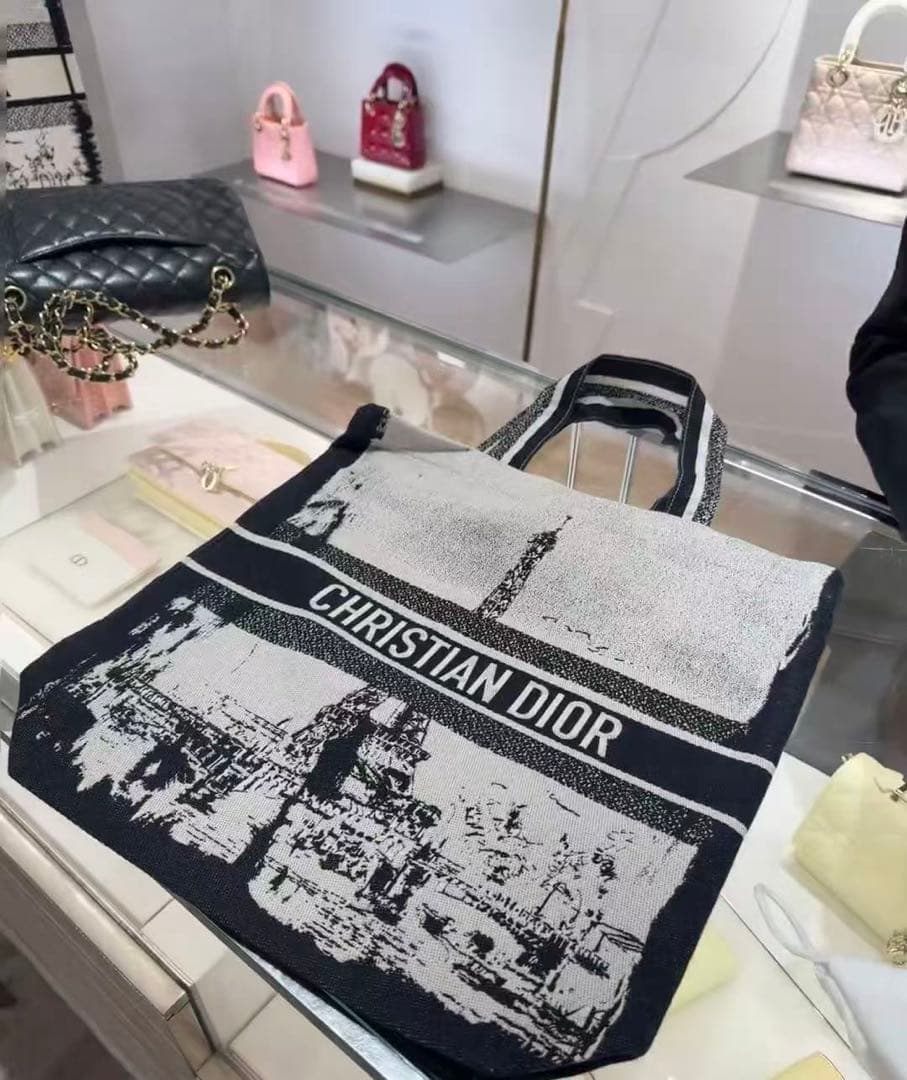 専用ページDior ディオール　エッフェル塔　新作ノベルティ トートバッグ 楽天市場】【名東】【CHRISTIAN DIOR】ディオール ブックトート