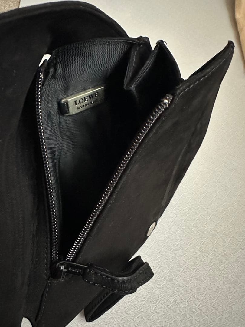 お値引きしました！LOEWE スエード クラッチポーチ - メルカリ