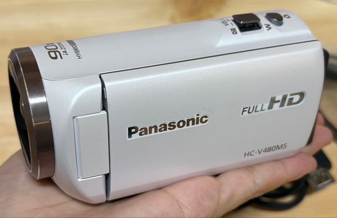 Panasonic ビデオカメラ V480MS ホワイト　バッテリー2個付き パナソニック、光学50倍/iA90倍ズームビデオカメラ「HC-V480MS