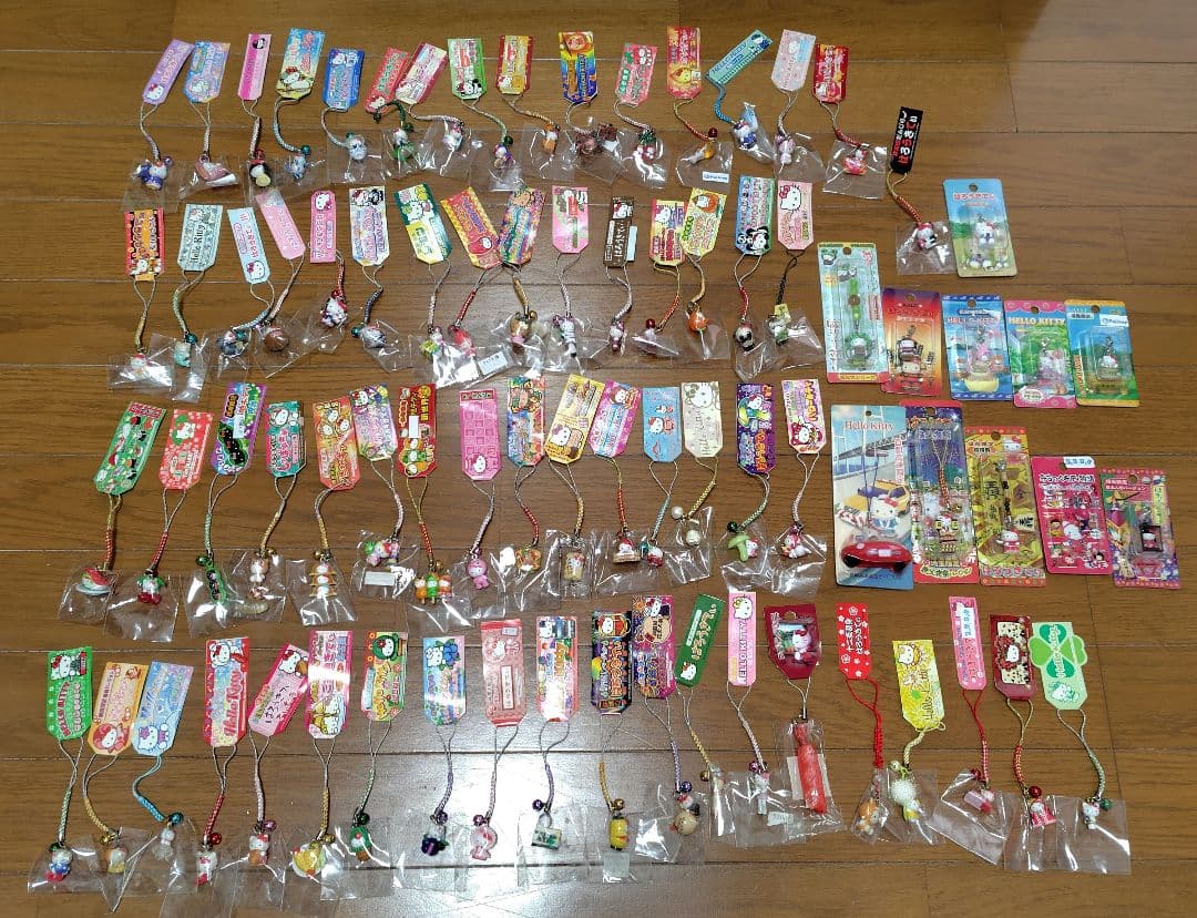 激レア　ご当地キティ　ハローキティ　大量 まとめ売り　根付　ストラップ 77個 ハローキティご当地ストラップ根付 77個 【公式通販】