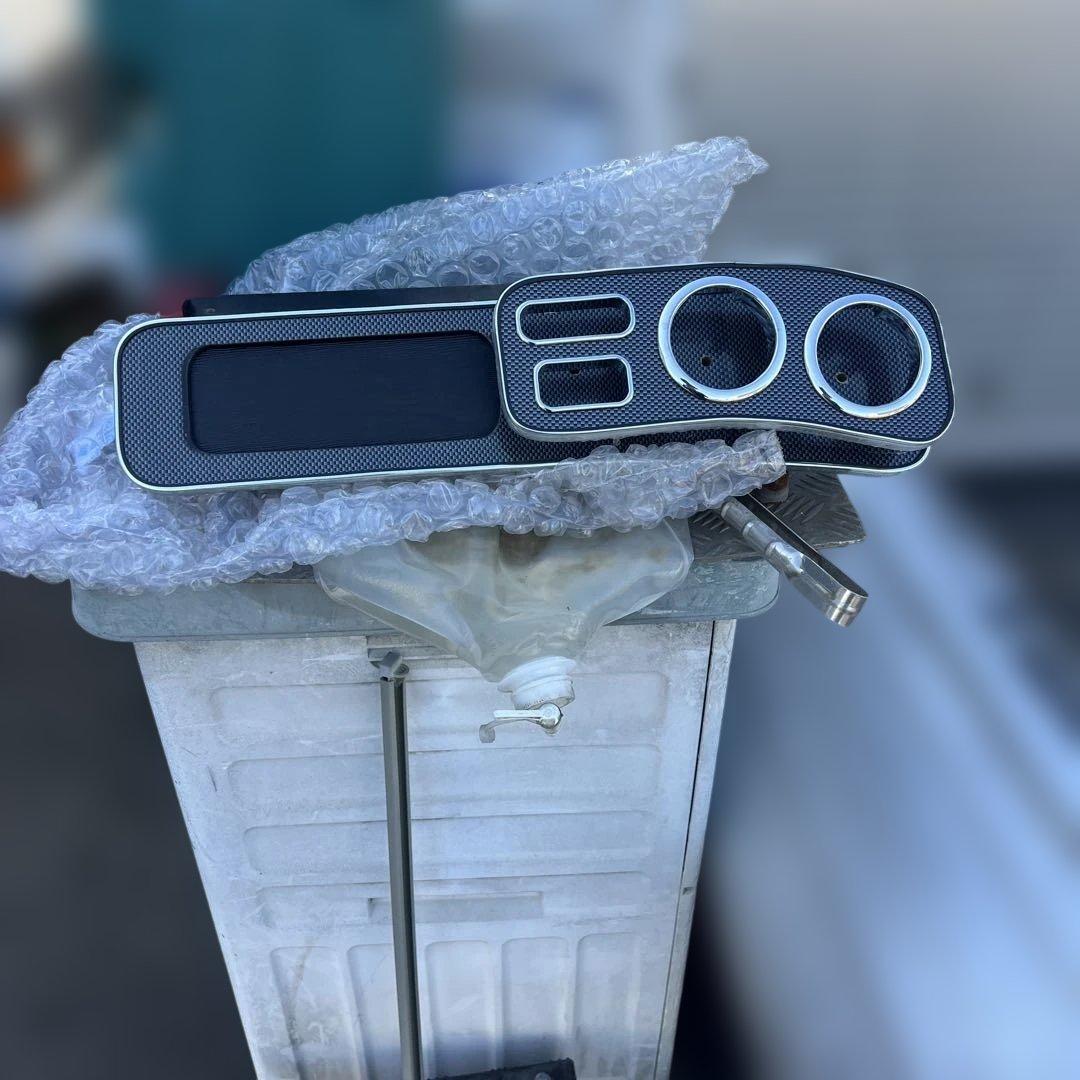 ハイエース200用助手席ドリンクホルダーブラック/シルバー 200系 ハイエース専用 ドリンクホルダー 助手席用 ブラック/シルバー