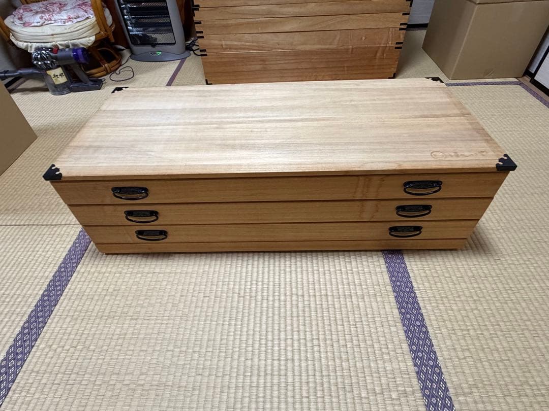桐ダンス4段 引き出し付き 桐チェスト隅金具付き4段キャスター付 天然木 チェスト クローゼット