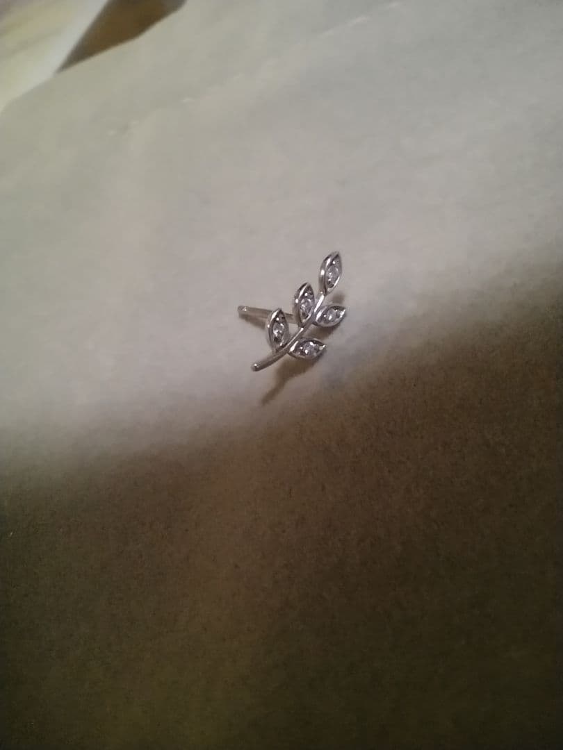 S*I様 オレフィーチェ　Pt リーフデザイン 片耳用ピアス 左耳 S*I様 オレフィーチェ Pt リーフデザイン 片耳用ピアス 左耳 K18/Pt