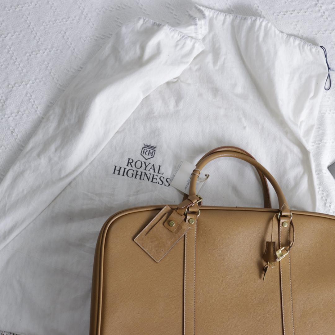 極美品！ロイヤルハイネス ガーメントケース 高級レザーバッグ