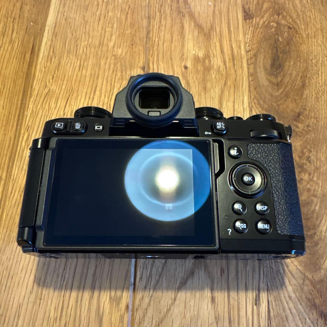 ほぼ新品】Nikon zfc ブラック SD、ガイドブック、本革ストラップ付き