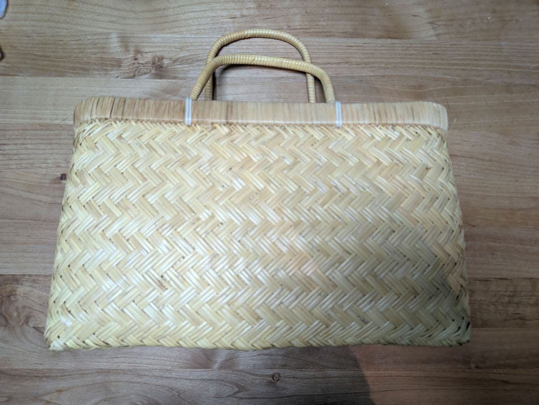 美品:市場かご 市場かご 市場籠 よこ型L 竹かご 皮竹 外皮 竹かごバッグ : ラタン